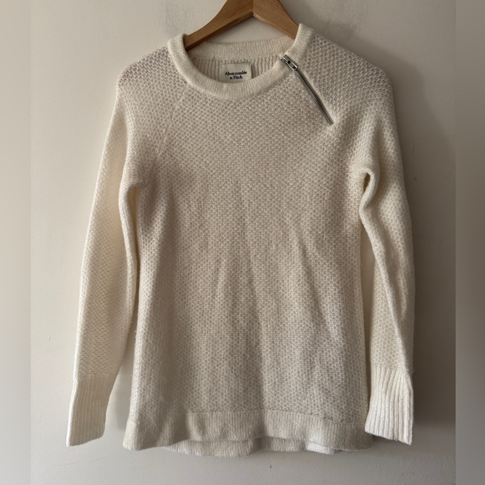 Abercrombie & Fitch White Cream Zipper Detail Knit Sweater